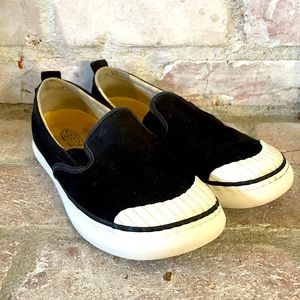KEEN BLACK AND WHITE ELSA SLIP ONS SZ 8.5
